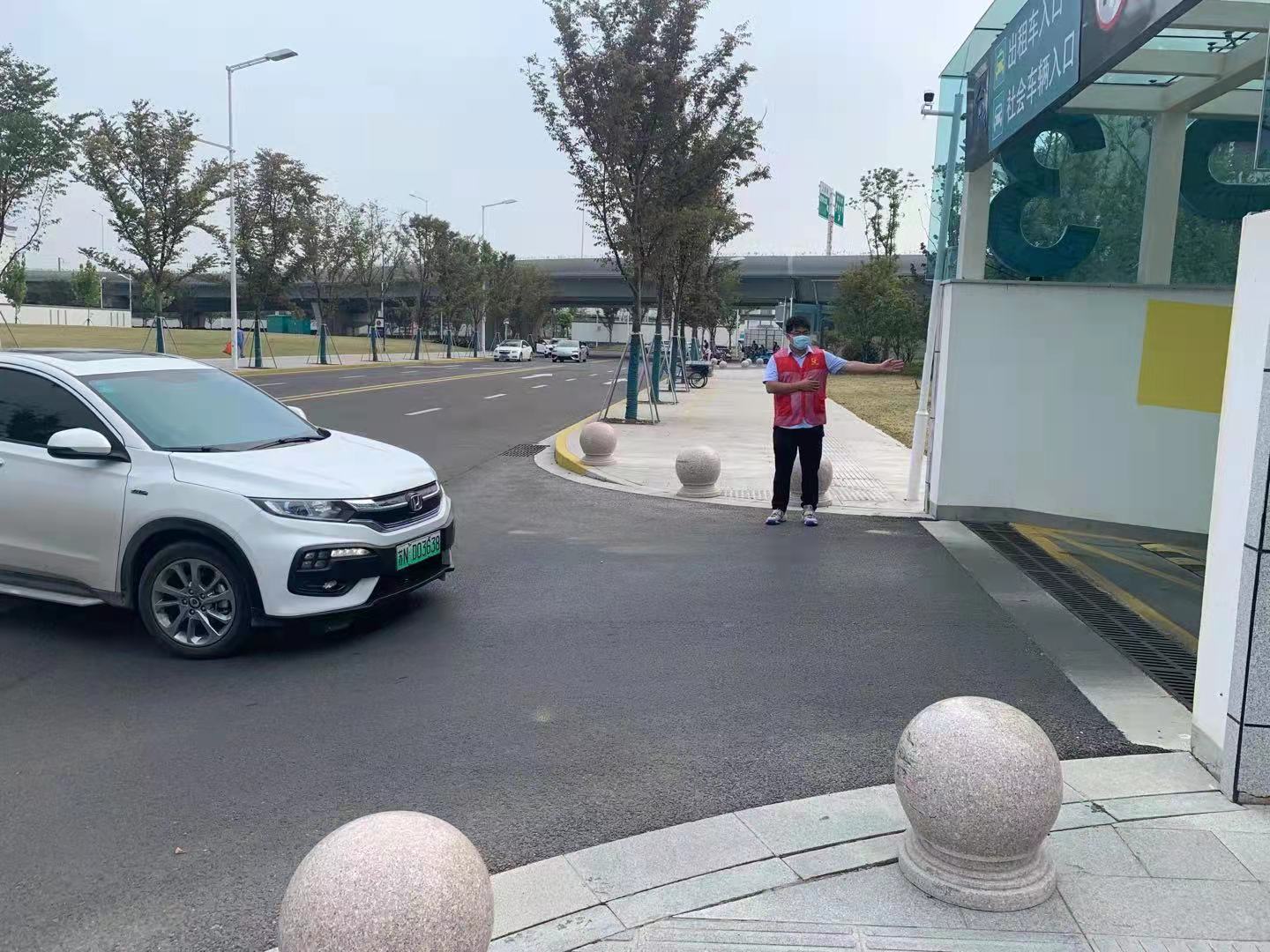 “宿迁好停车”志愿服务队开展文明出行宣传劝导活动(图1) “宿迁好停车”志愿服务队开展文明出行宣传劝导活动(图1)